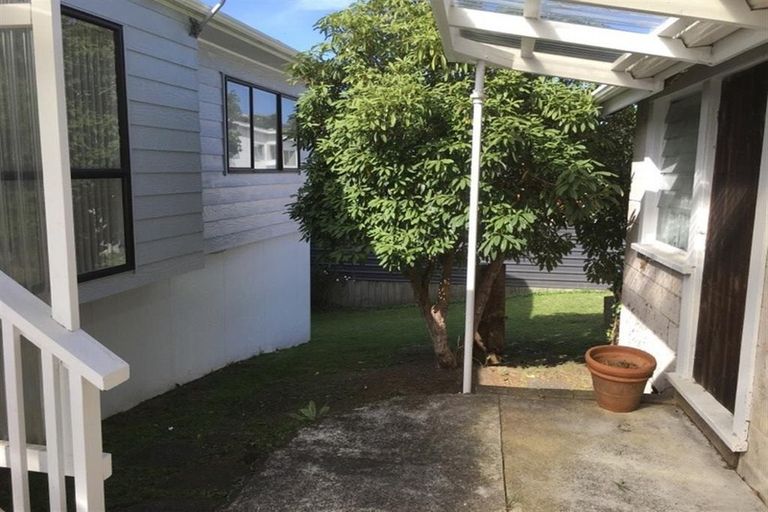 Photo of property in 2 West Lynn Road, Titirangi, Auckland, 0604