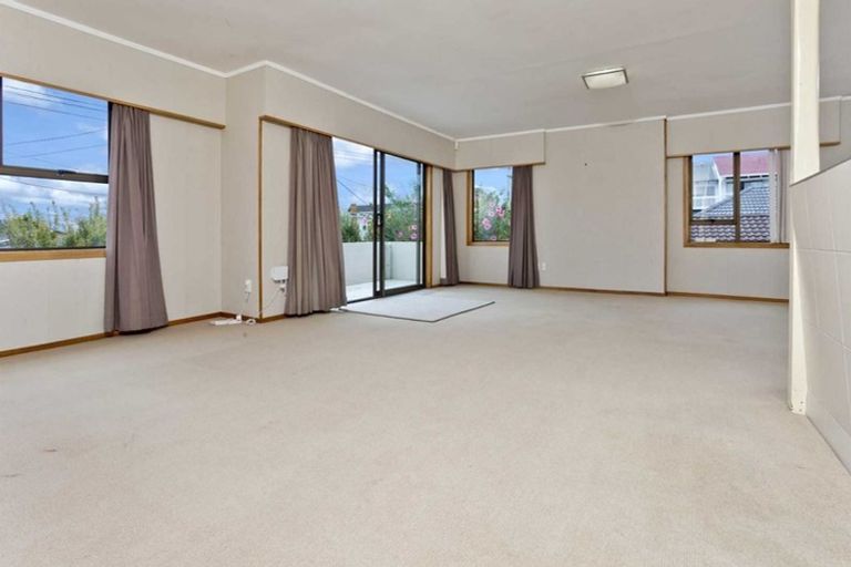 Photo of property in 15 Westwell Road, Belmont, Auckland, 0622