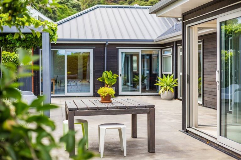 Photo of property in 383 Muritai Road, Eastbourne, Lower Hutt, 5013