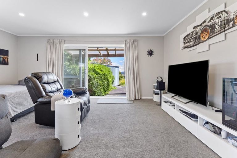 Photo of property in 21 Seon Place, Birkdale, Auckland, 0626
