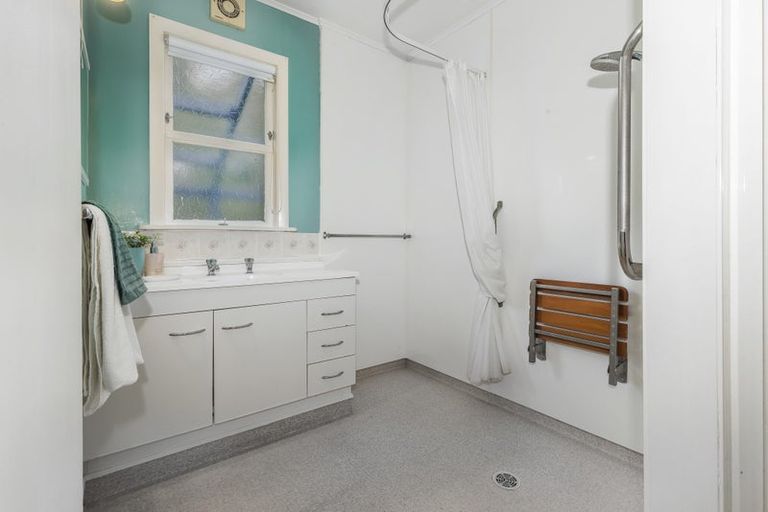 Photo of property in 1 Marere Avenue, Paraparaumu, 5032