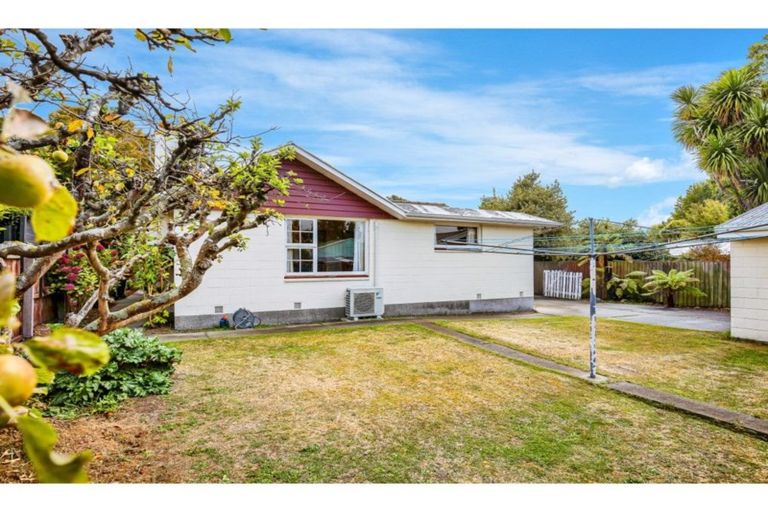 Photo of property in 7 Mirfield Place, Russley, Christchurch, 8042