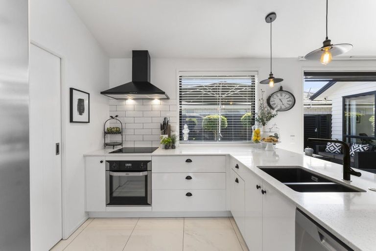 Photo of property in 30 Hiria Crescent, Papamoa Beach, Papamoa, 3118