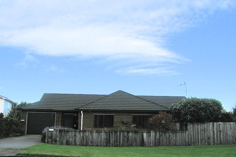 Photo of property in 2 Eatwell Avenue, Paraparaumu Beach, Paraparaumu, 5032