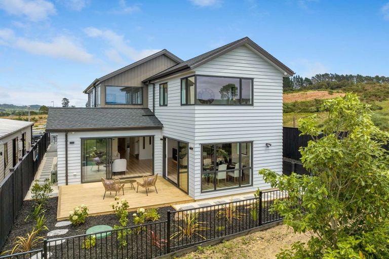 Photo of property in 4 Kauru Lane, Wainui, 0992