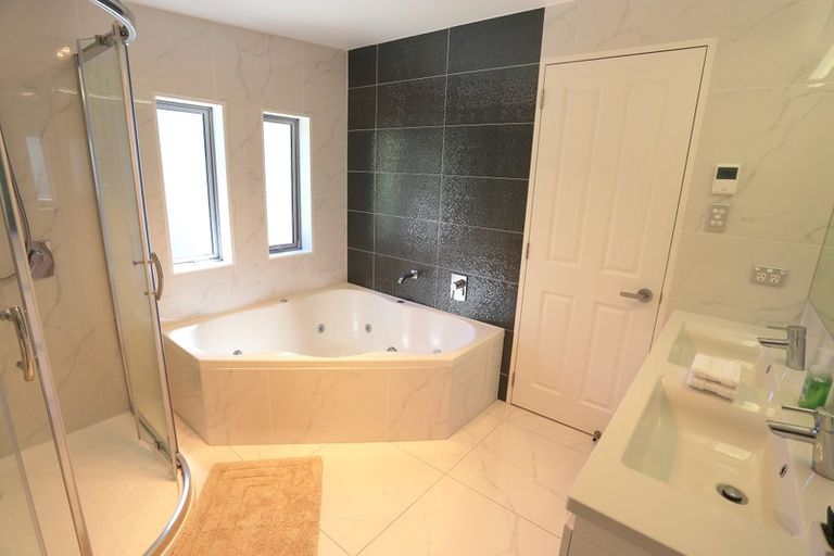 Photo of property in 104 Fairview Avenue, Fairview Heights, Auckland, 0632