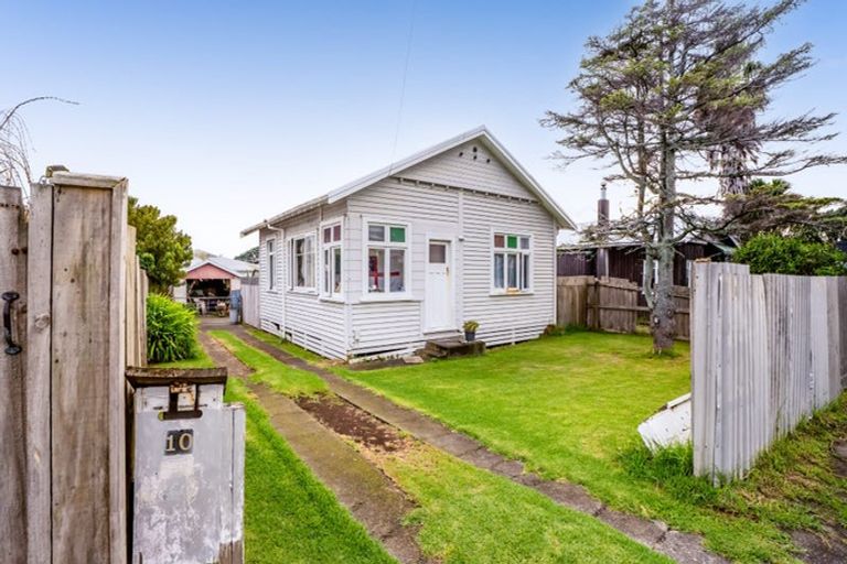 Photo of property in 10 Harbour Street, Moturoa, New Plymouth, 4310