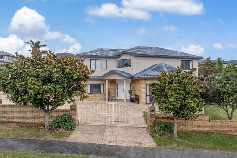 Photo of property in 19 Belleaire Court, West Harbour, Auckland, 0618