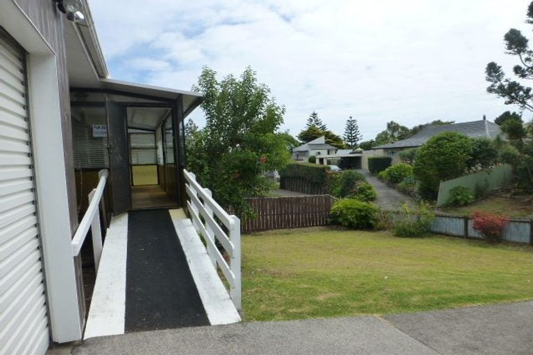 Photo of property in 2/87 Cook Street, Howick, Auckland, 2014
