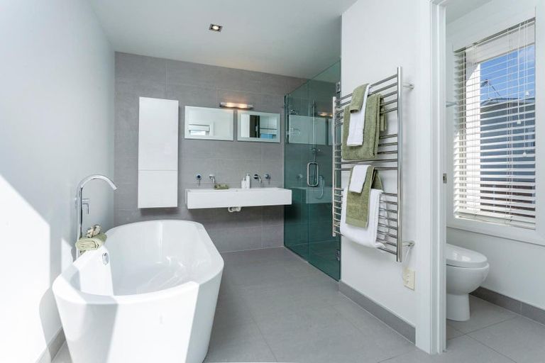 Photo of property in 223a Hurstmere Road, Takapuna, Auckland, 0622