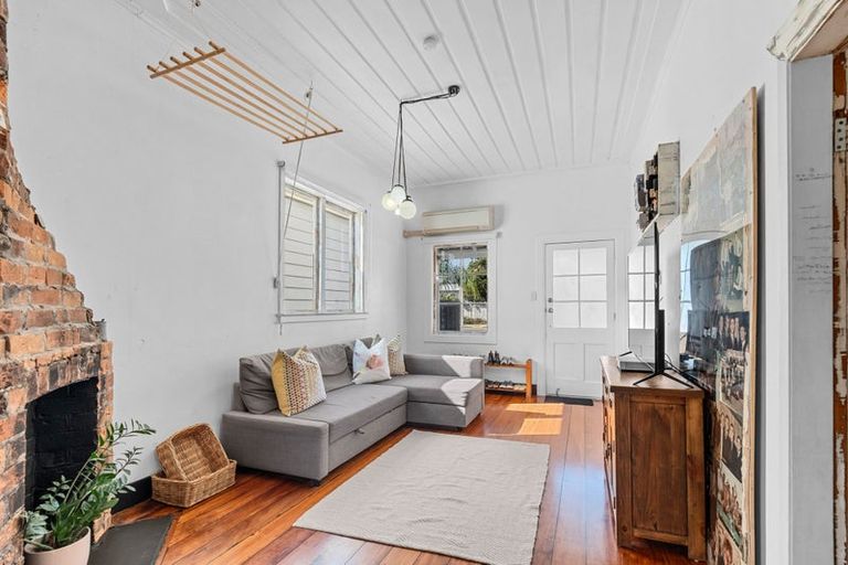 Photo of property in 163 Lemon Street, Strandon, New Plymouth, 4312