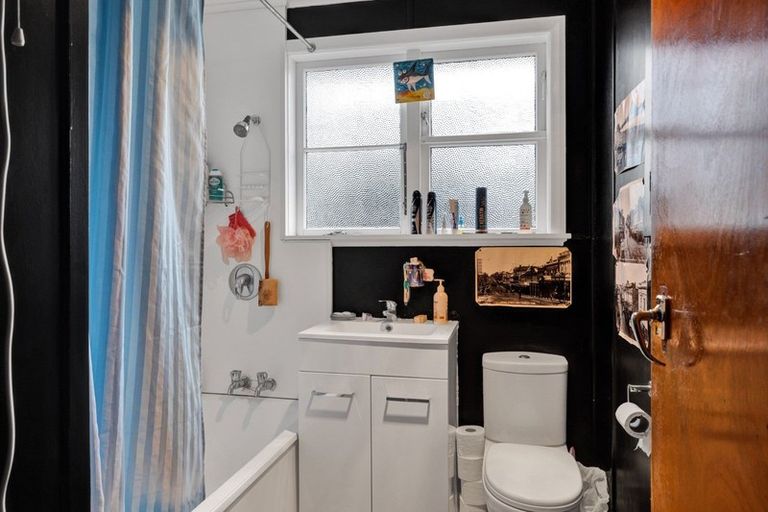 Photo of property in 28 Waihi Road, Hawera, 4610