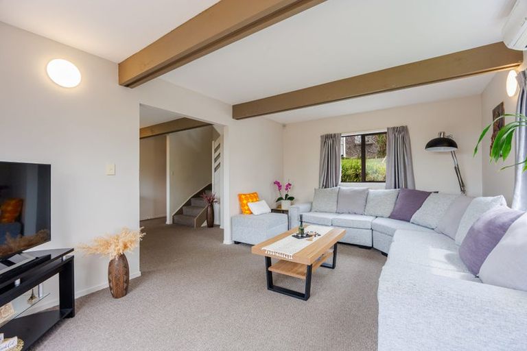Photo of property in 2/70 Ayton Drive, Totara Vale, Auckland, 0629
