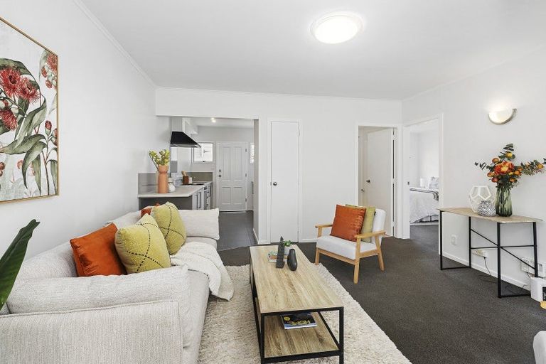 Photo of property in 2/102 Endeavour Street, Lyall Bay, Wellington, 6022