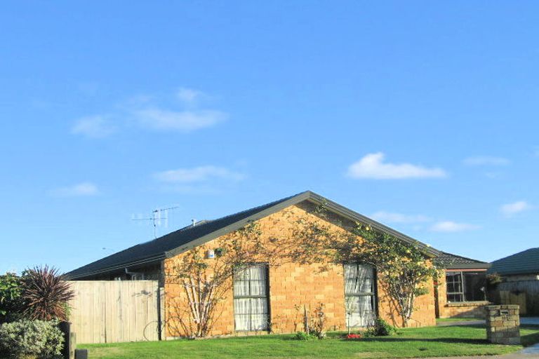 Photo of property in 19 Glen Loch Place, Paraparaumu, 5032