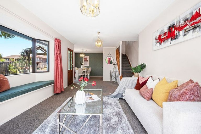 Photo of property in 1/23 Glenshee Place, Highland Park, Auckland, 2010