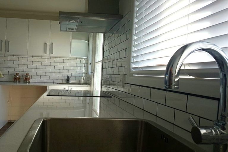 Photo of property in 4/27 Nikau Street, New Lynn, Auckland, 0600