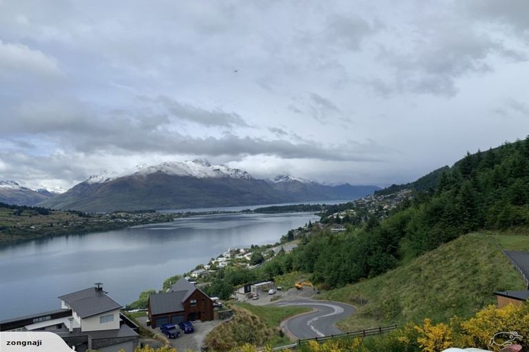 Photo of property in 4 Luckie Lane, Queenstown Hill, Queenstown, 9300