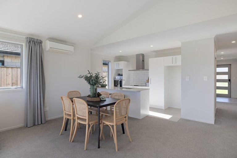 Photo of property in 22 Richardson Road, Omokoroa, 3114