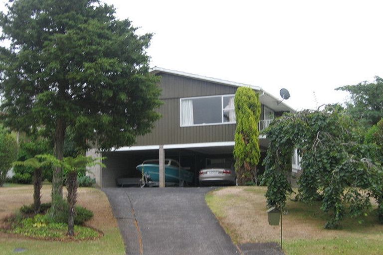 Photo of property in 11 Tudward Glade, Hillcrest, Auckland, 0627
