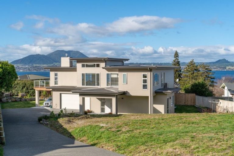 Photo of property in 3b Isobel Street, Acacia Bay, Taupo, 3330