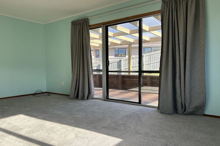 Photo of property in 121a Seabrook Avenue, New Lynn, Auckland, 0600