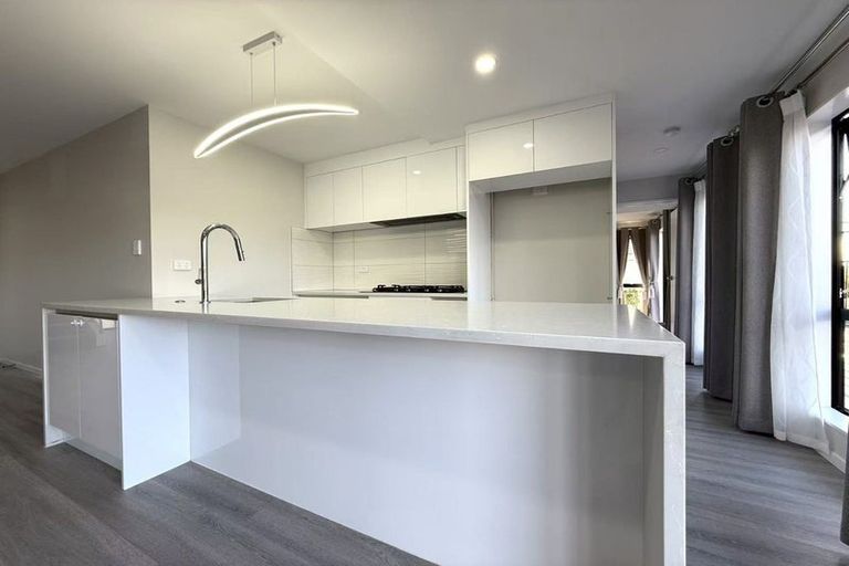 Photo of property in 4 Tawapou Close, Massey, Auckland, 0614