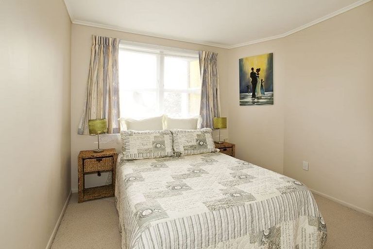 Photo of property in 1/12 Bond Crescent, Forrest Hill, Auckland, 0620