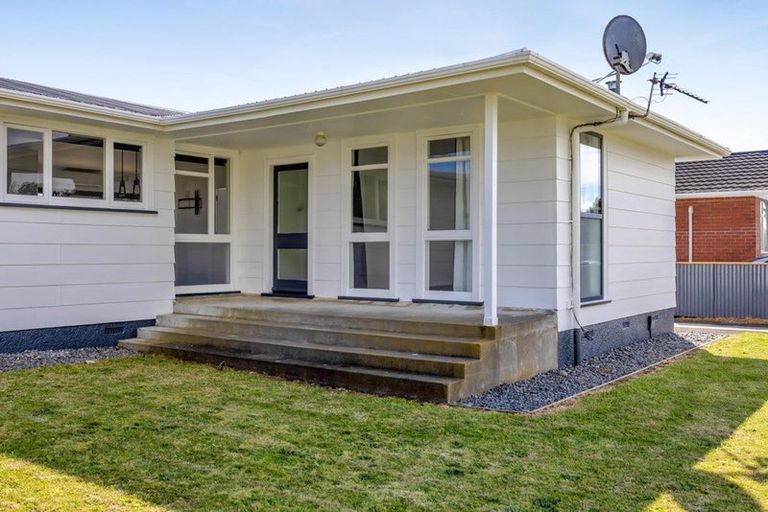 Photo of property in 37 Kamahi Avenue, Hawera, 4610