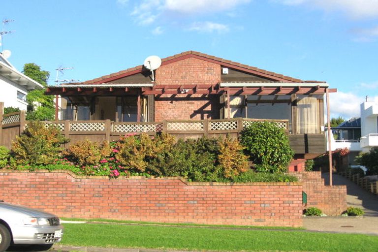 Photo of property in 2/12 Takutai Avenue, Bucklands Beach, Auckland, 2012