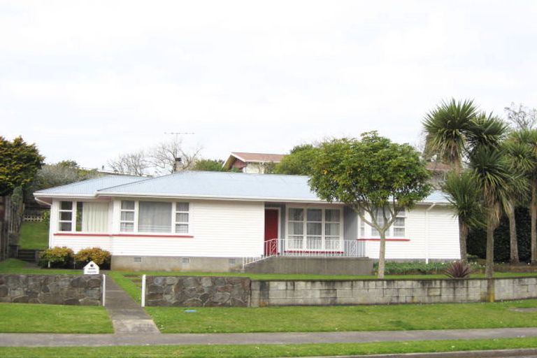 Photo of property in 71 Awanui Street, Merrilands, New Plymouth, 4312