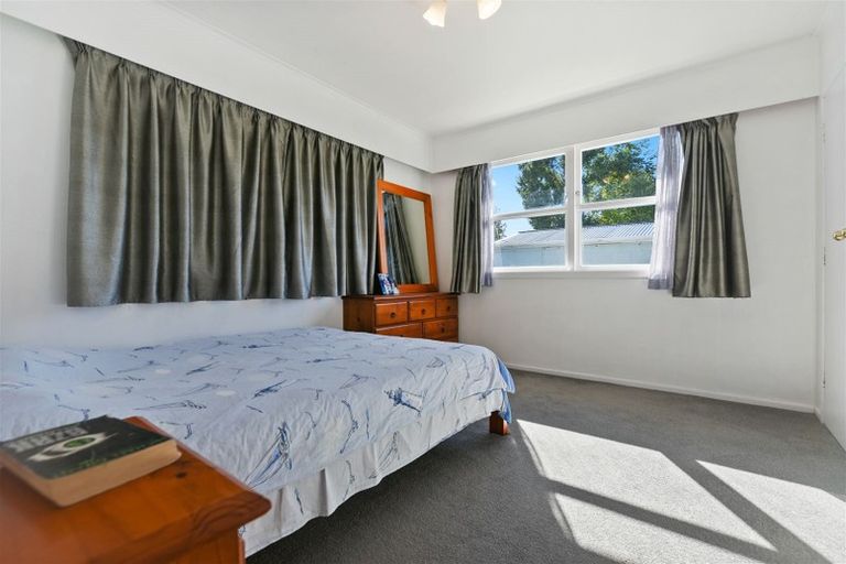 Photo of property in 16 Manapouri Place, Glenview, Hamilton, 3206