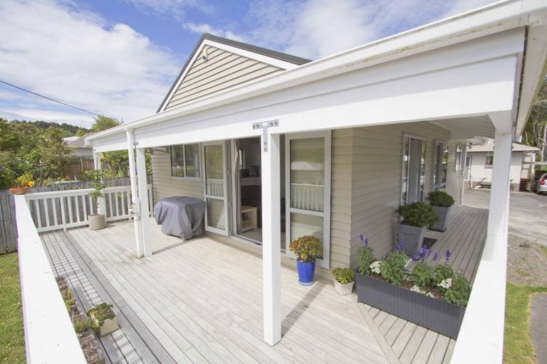 Photo of property in 1/127 Atkinson Road, Titirangi, Auckland, 0604