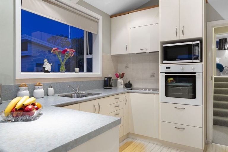 Photo of property in 37 Ernest Street, Ranui, Porirua, 5024