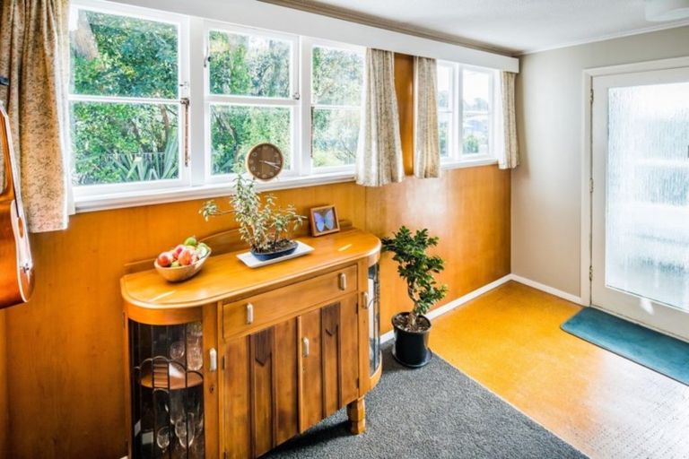 Photo of property in 2 Elphinstone Avenue, Strathmore Park, Wellington, 6022