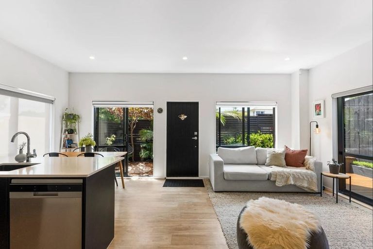 Photo of property in 8a Edgar Pearce Place, Howick, Auckland, 2014