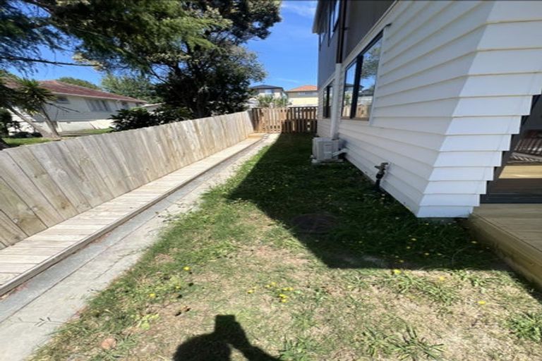 Photo of property in 3 Dundale Avenue, Blockhouse Bay, Auckland, 0600