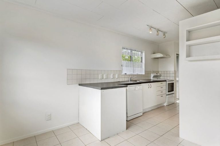Photo of property in 2/8 Helena Street, Massey, Auckland, 0614