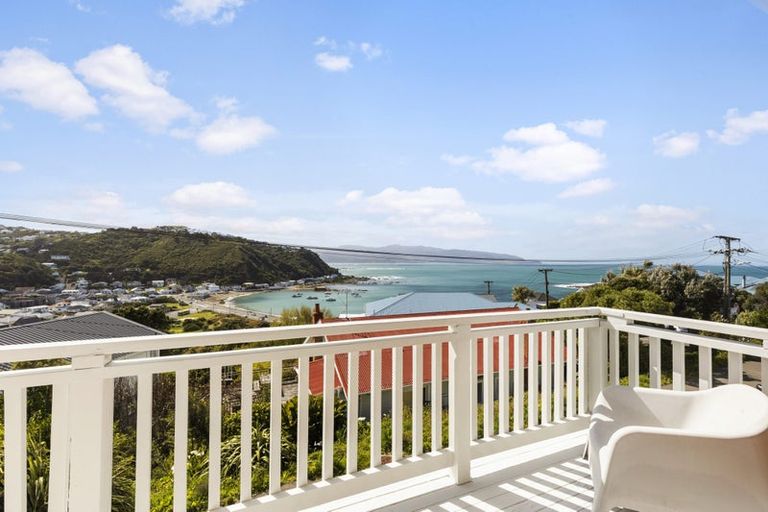 Photo of property in 30 Milne Terrace, Island Bay, Wellington, 6023