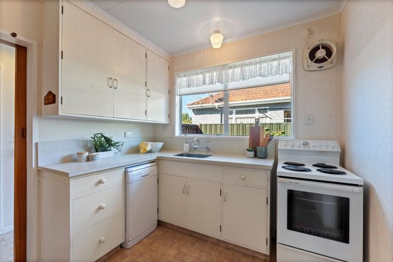 Photo of property in 28b Wood Street, Takaro, Palmerston North, 4410