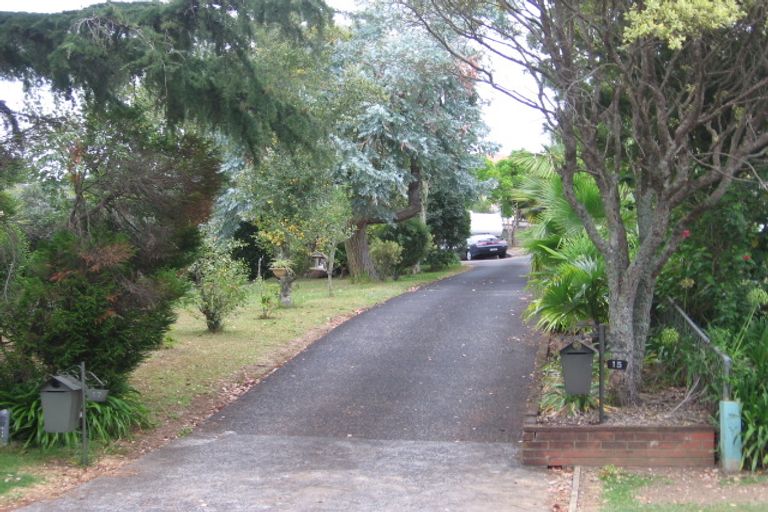 Photo of property in 15 Tudward Glade, Hillcrest, Auckland, 0627