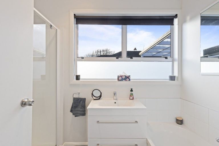 Photo of property in 25a Paynters Avenue, Strandon, New Plymouth, 4312