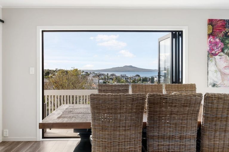 Photo of property in 2/33 Parr Terrace, Castor Bay, Auckland, 0620
