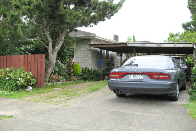 Photo of property in 20 Corsair Crescent, Mangere, Auckland, 2022