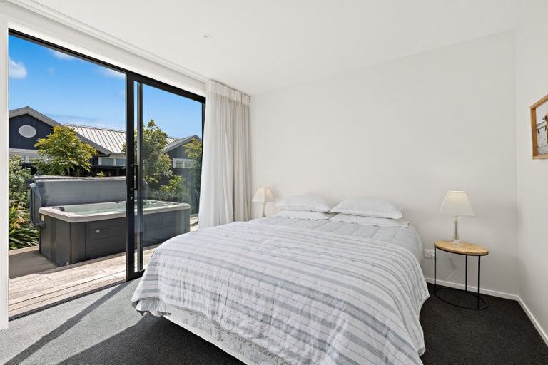 Photo of property in 75 Sandpiper Avenue, Point Wells, 0986