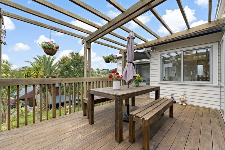 Photo of property in 24 Kiteroa Terrace, Rothesay Bay, Auckland, 0630