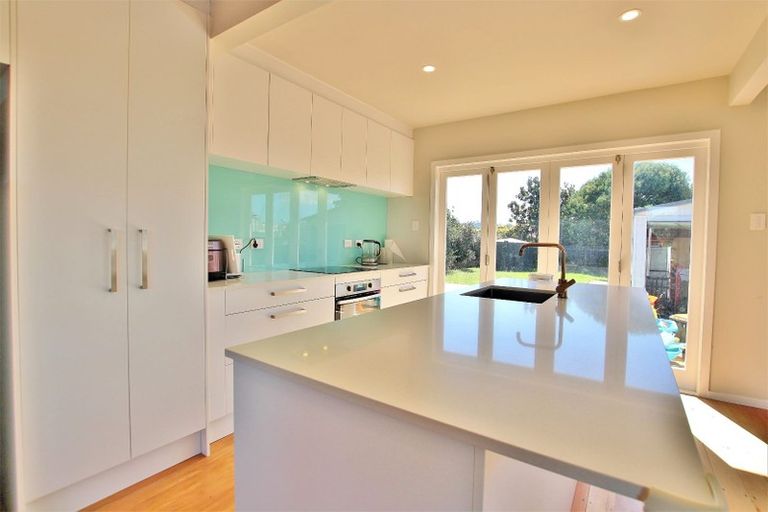 Photo of property in 372 Main Road, Huapai, Kumeu, 0810