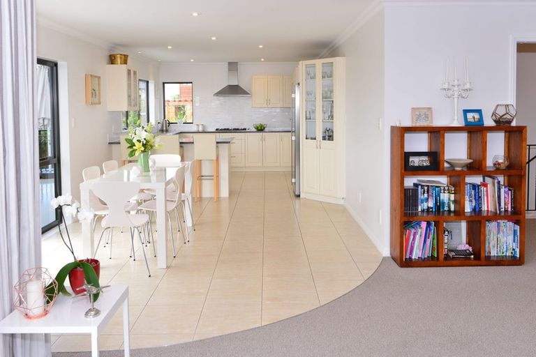 Photo of property in 3 Matisse Drive, West Harbour, Auckland, 0618