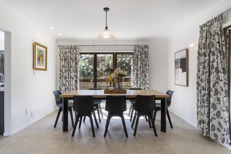 Photo of property in 27 Lexington Drive, Botany Downs, Auckland, 2010