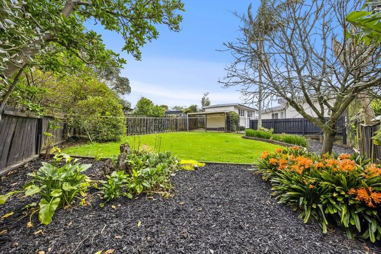 Photo of property in 34 Beechdale Crescent, Pakuranga Heights, Auckland, 2010